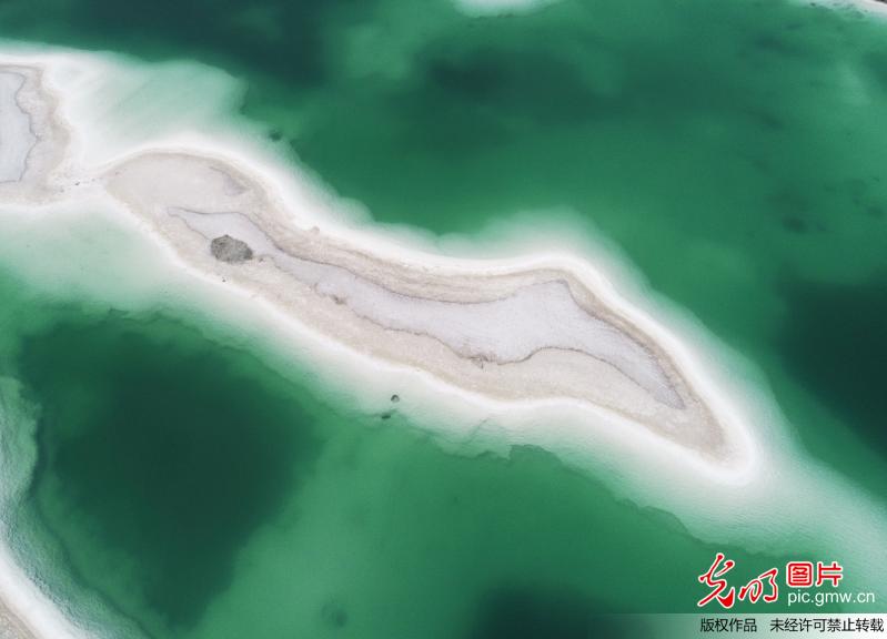 青海高原盐湖 色如翡翠惹人醉