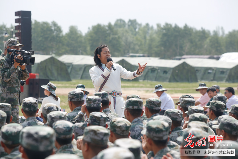 惠军工程慰问陆军某合成旅