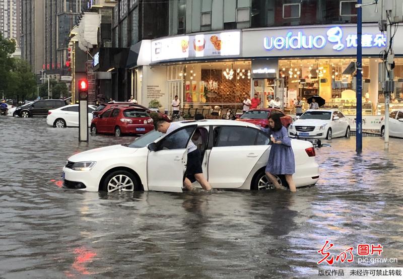 江西九江受台风影响迎来强降雨