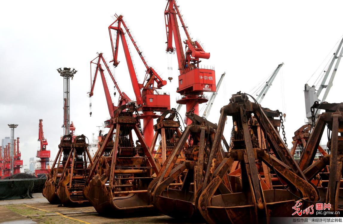 受“温比亚”影响连云港全面停止装卸作业