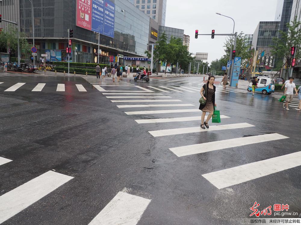 北京石景山首个全向十字路口建成启用