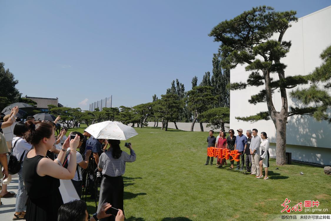 松美术馆举办首个大型雕塑展览“感同身受”