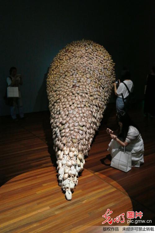 松美术馆举办首个大型雕塑展览“感同身受”