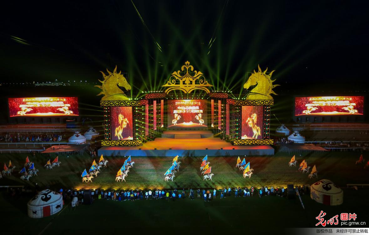 中国·呼和塔拉蒙古马文化艺术周开幕