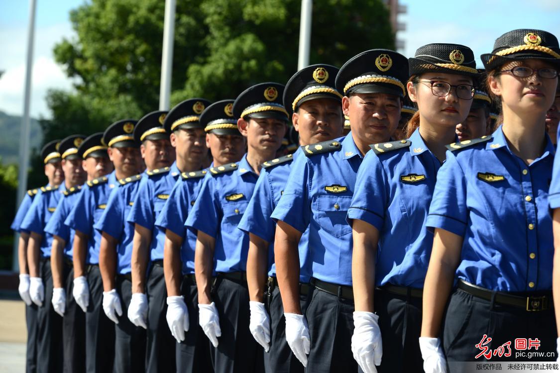 义乌城管启用全国统一式服装