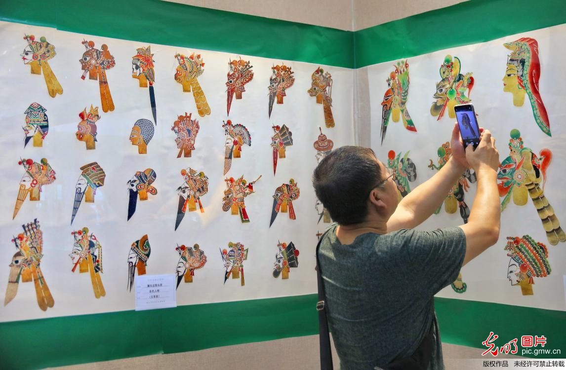 “中国传统皮影戏”艺术展在烟台开展