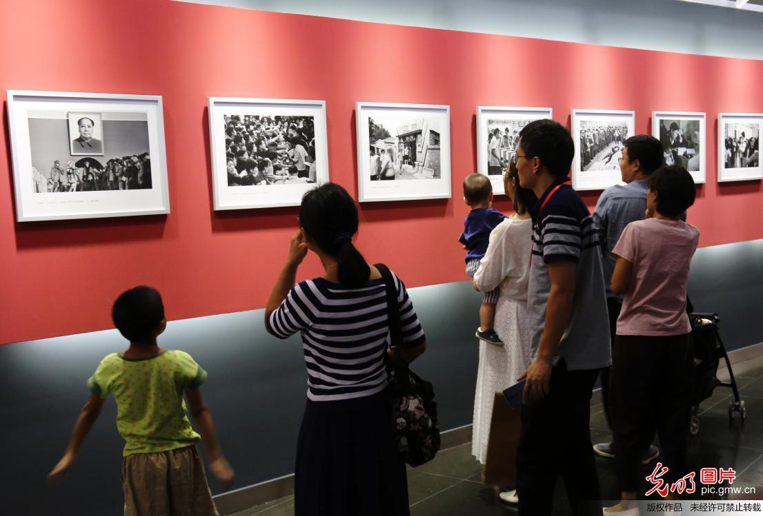 庆祝改革开放40周年专题图片展在京举办