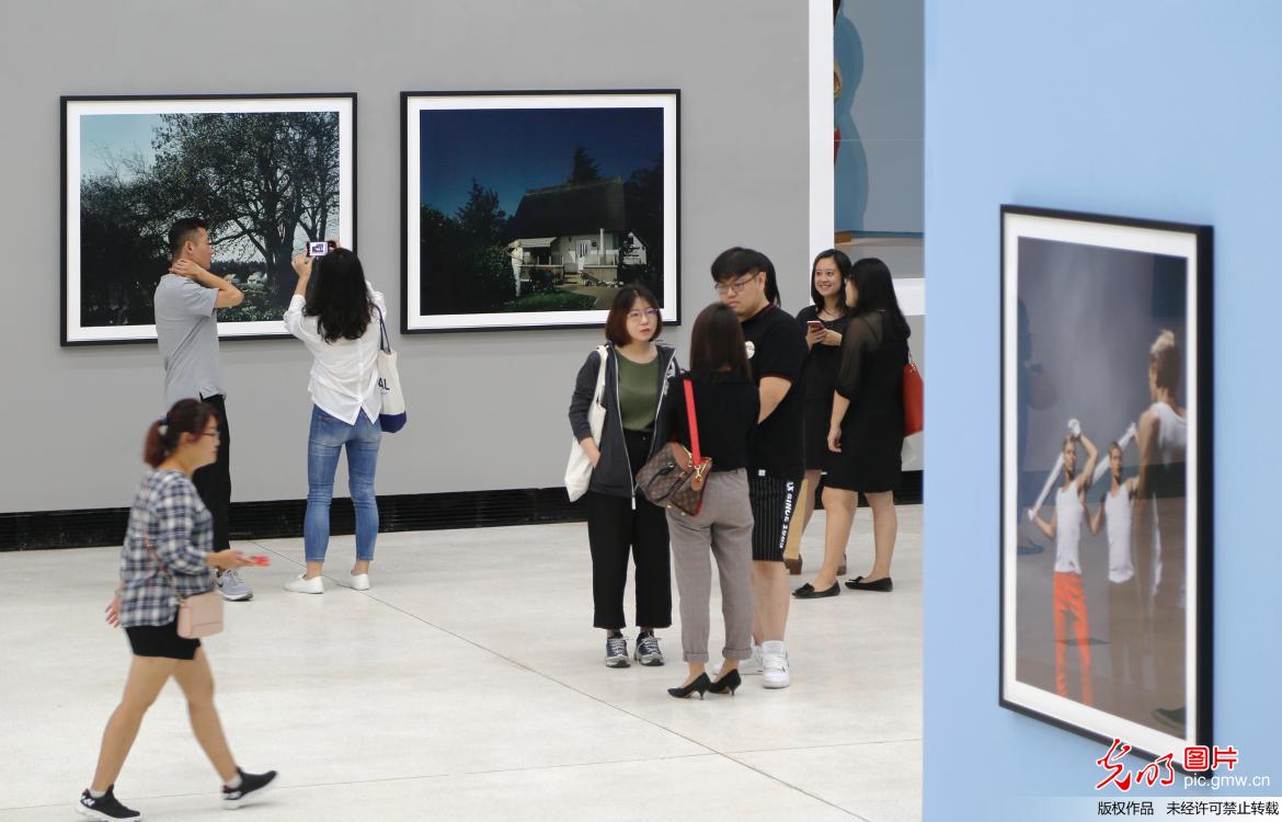 德国摄影艺术家安德里亚斯·穆埃首次在中国举办个展