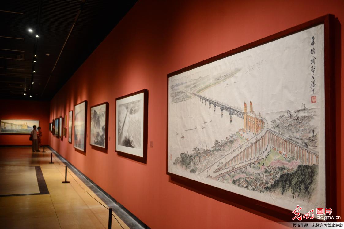南京长江大桥主题艺术作品及史料巡展启幕