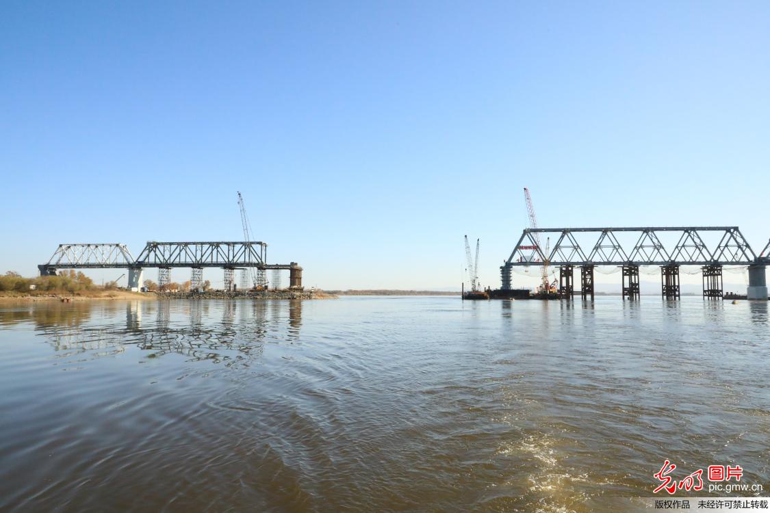 同江中俄铁路大桥中方段完成主体工程