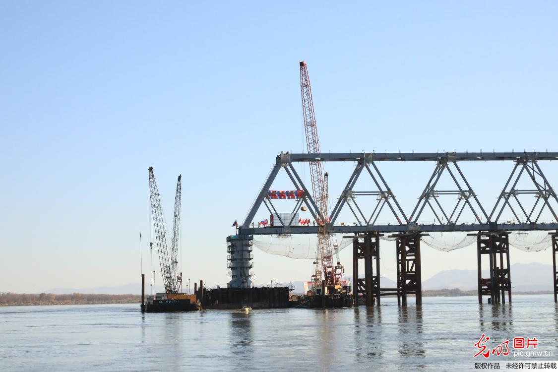 同江中俄铁路大桥中方段完成主体工程