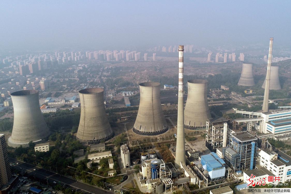 安徽淮北：火力发电厂3座冷却塔成功爆破拆除