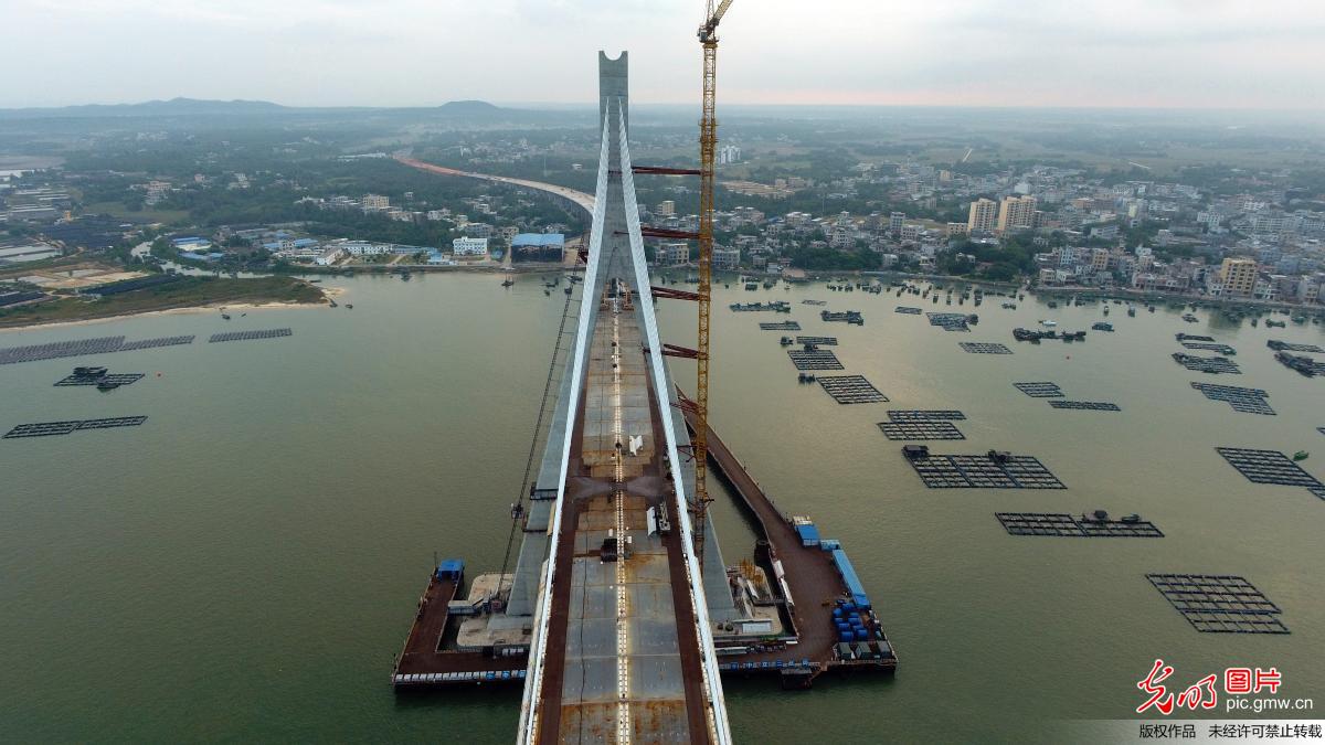 海南最长跨海大桥主桥即将合龙