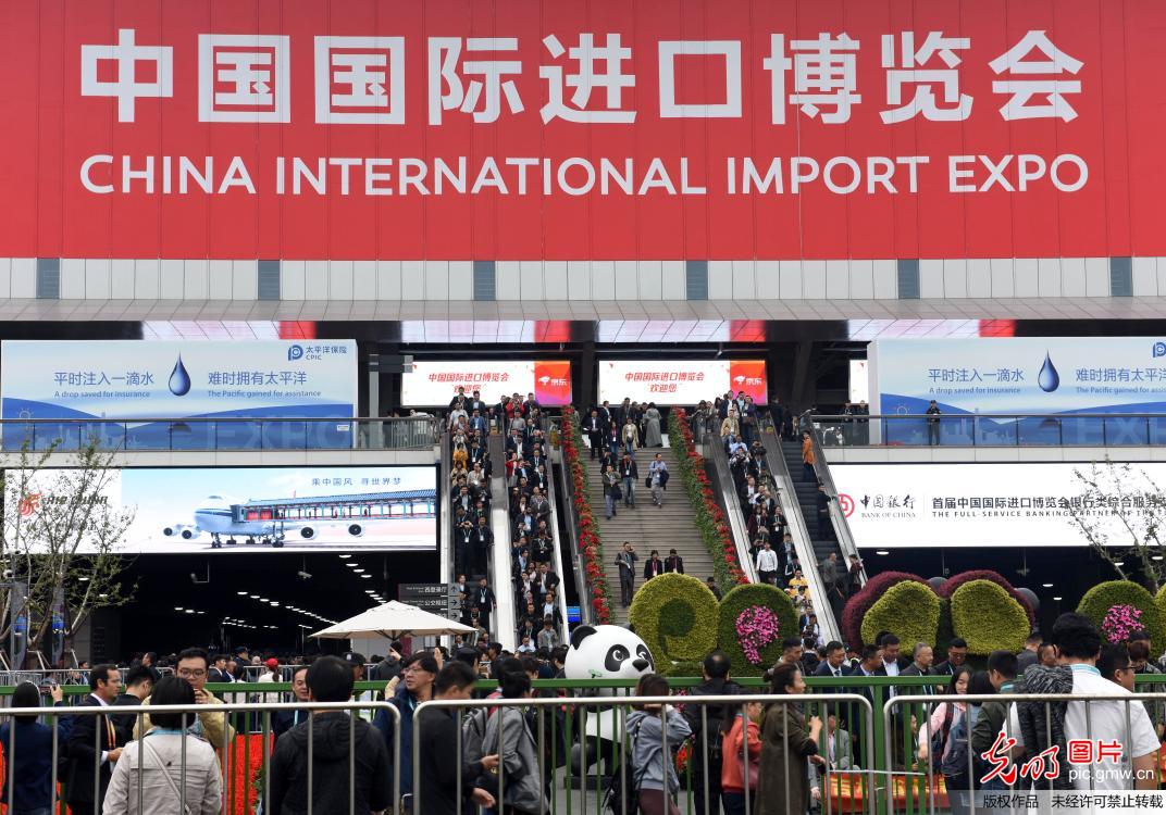 中国国际进口博览会吸引世界目光