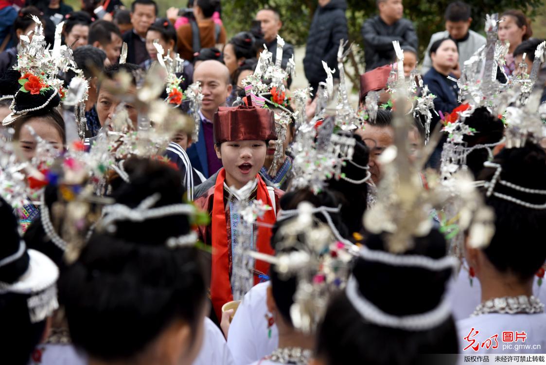 贵州榕江侗寨举办牛腿琴歌节
