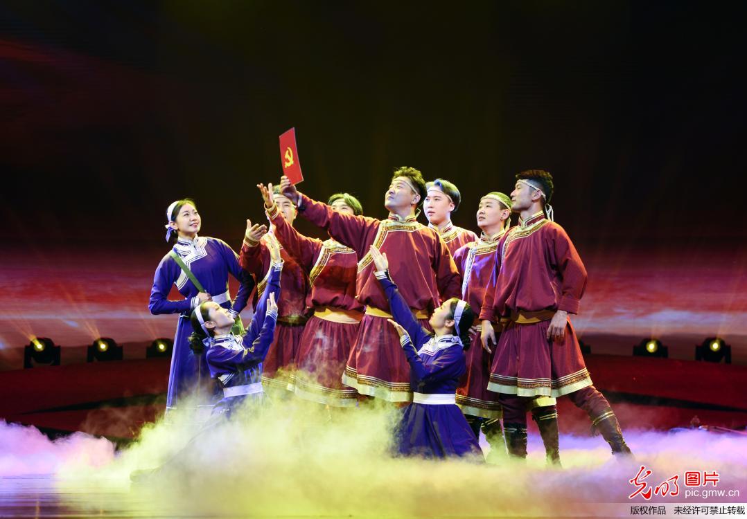 内蒙古举办《礼敬乌兰牧骑》诗歌朗诵会