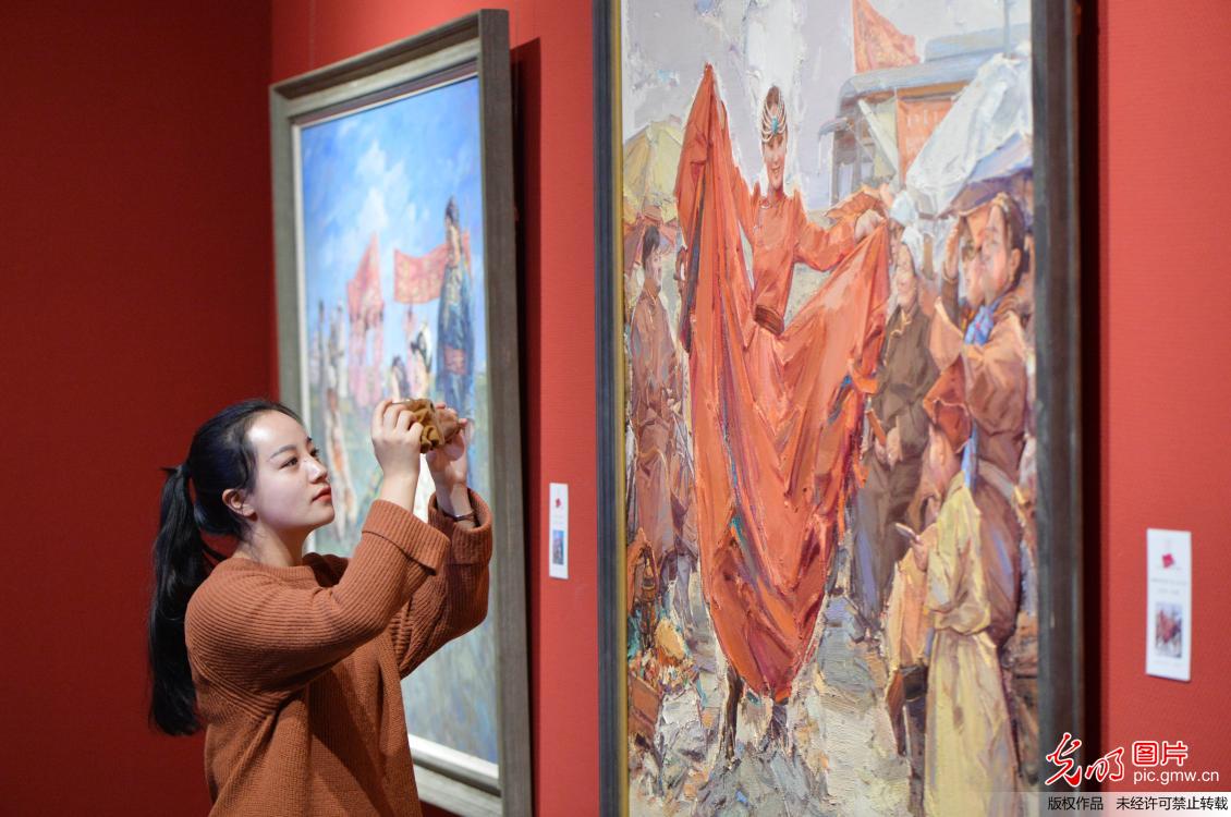 内蒙古举办乌兰牧骑主题美术作品展