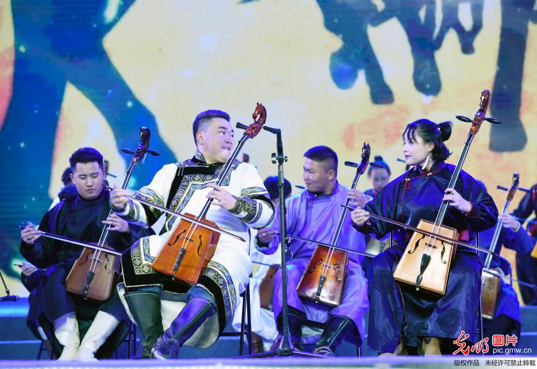 内蒙古首届大学生文化艺术活动月启幕