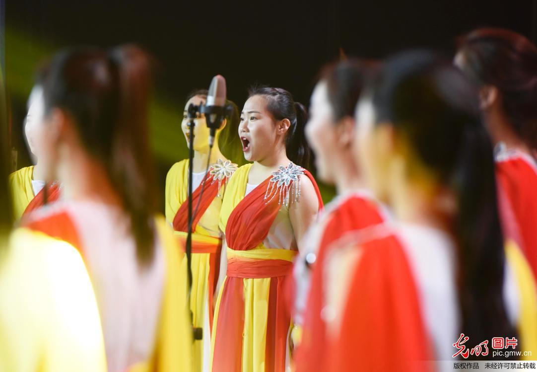 内蒙古首届大学生文化艺术活动月启幕