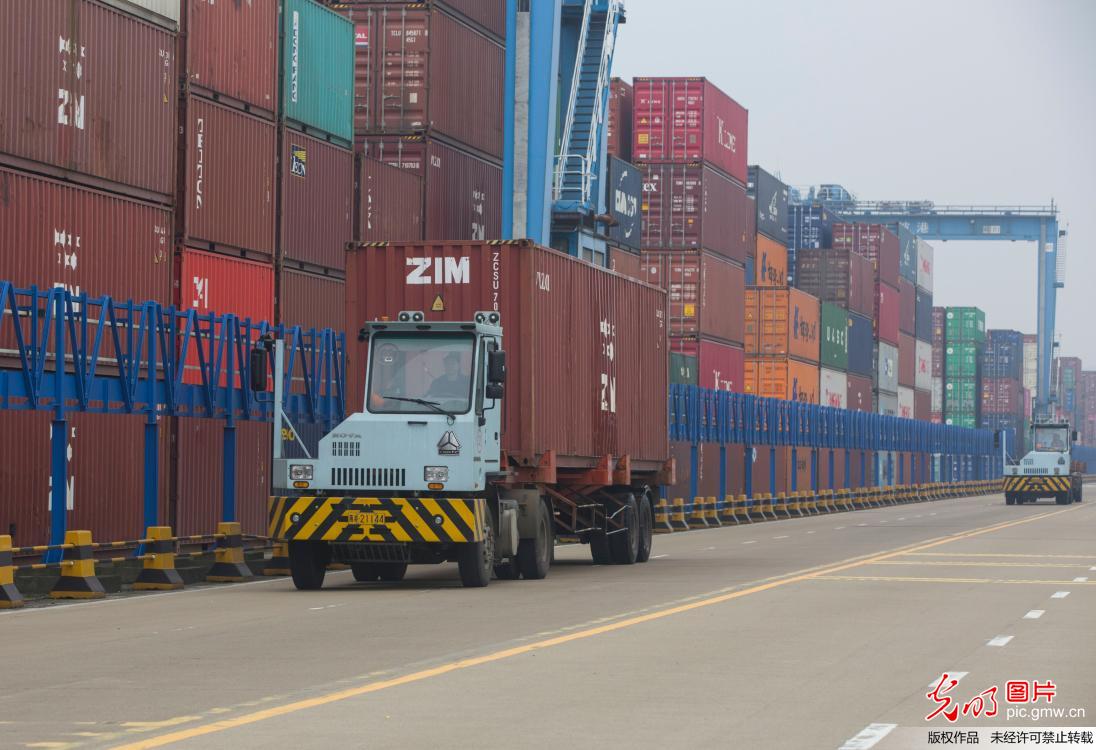 宁波舟山港年集装箱吞吐量首次突破2500万标箱