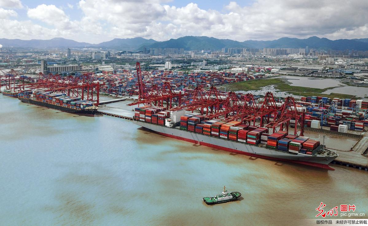 宁波舟山港年集装箱吞吐量首次突破2500万标箱