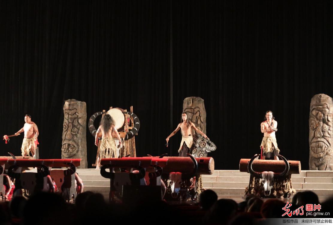舞剧《狂欢佤部落》在重庆市公益演出