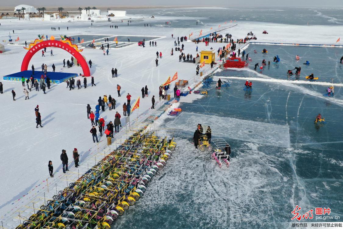 新疆博斯腾湖冰雪节开幕