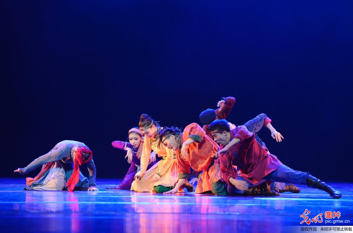 内蒙古新年舞蹈晚会在呼和浩特举行