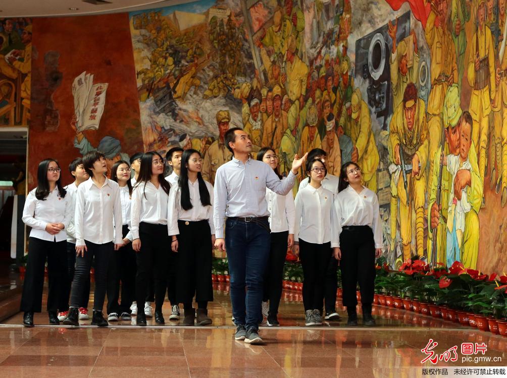 天津大学生开展纪念天津解放70周年主题实践活动