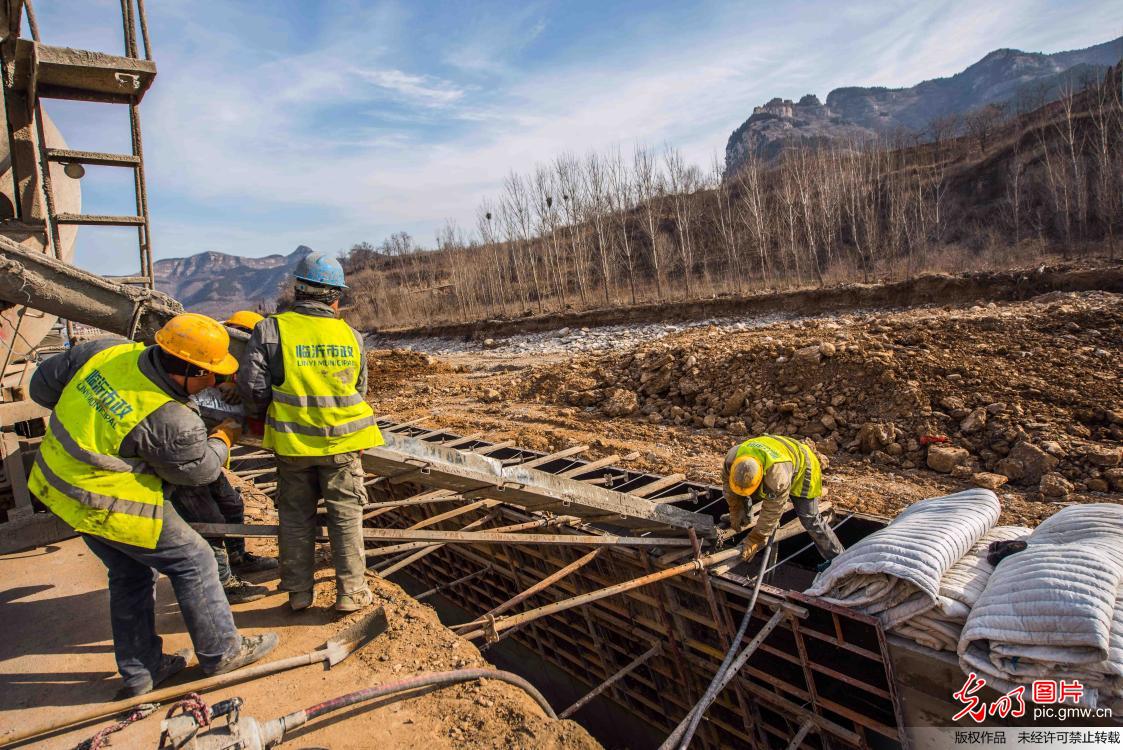 山东潍坊：冬季水利工程建设忙