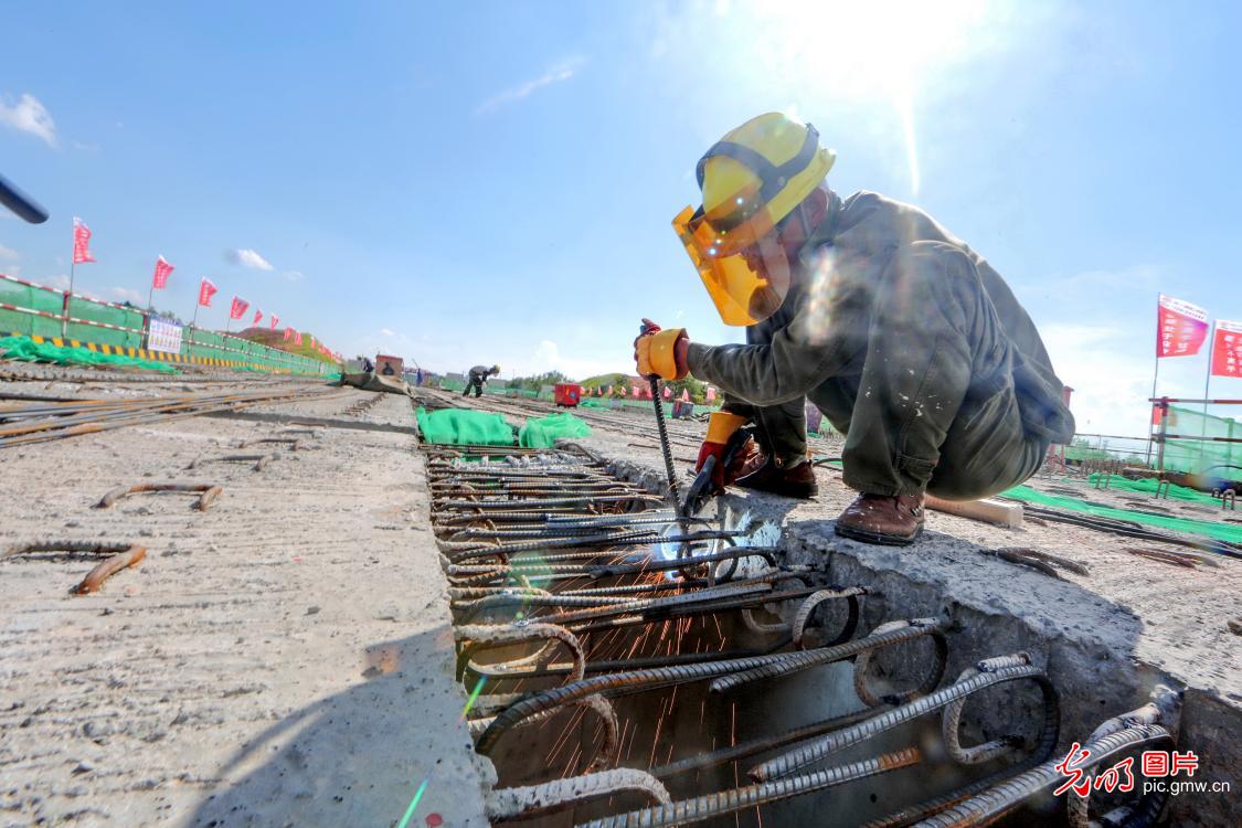 江西首条绿色示范公路全线通车