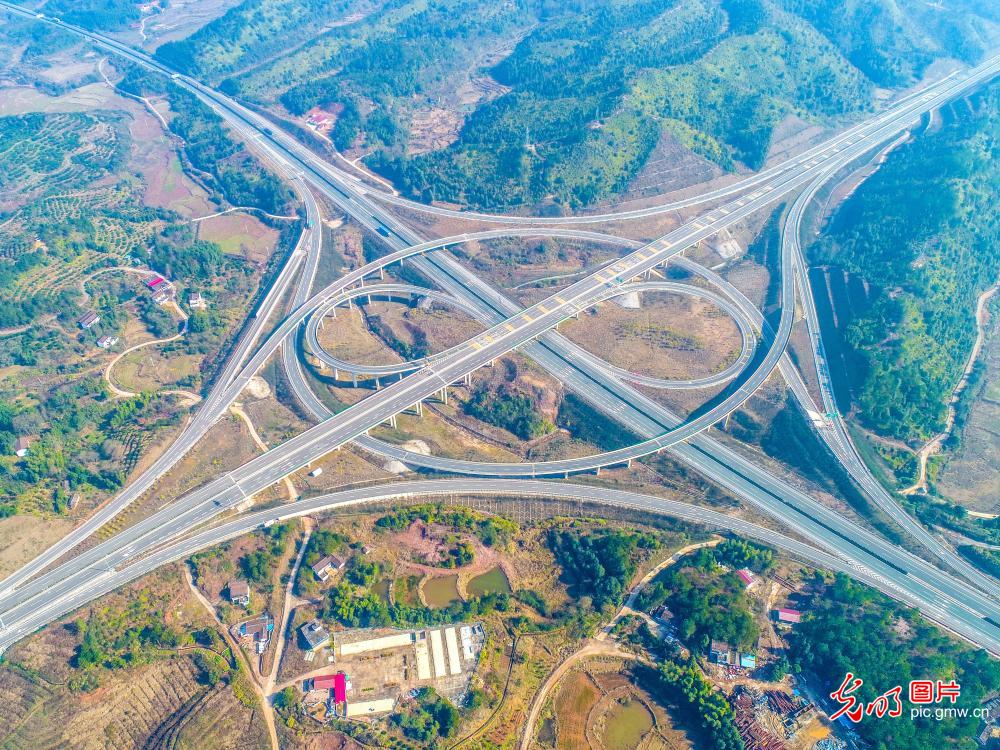 江西首条绿色示范公路全线通车