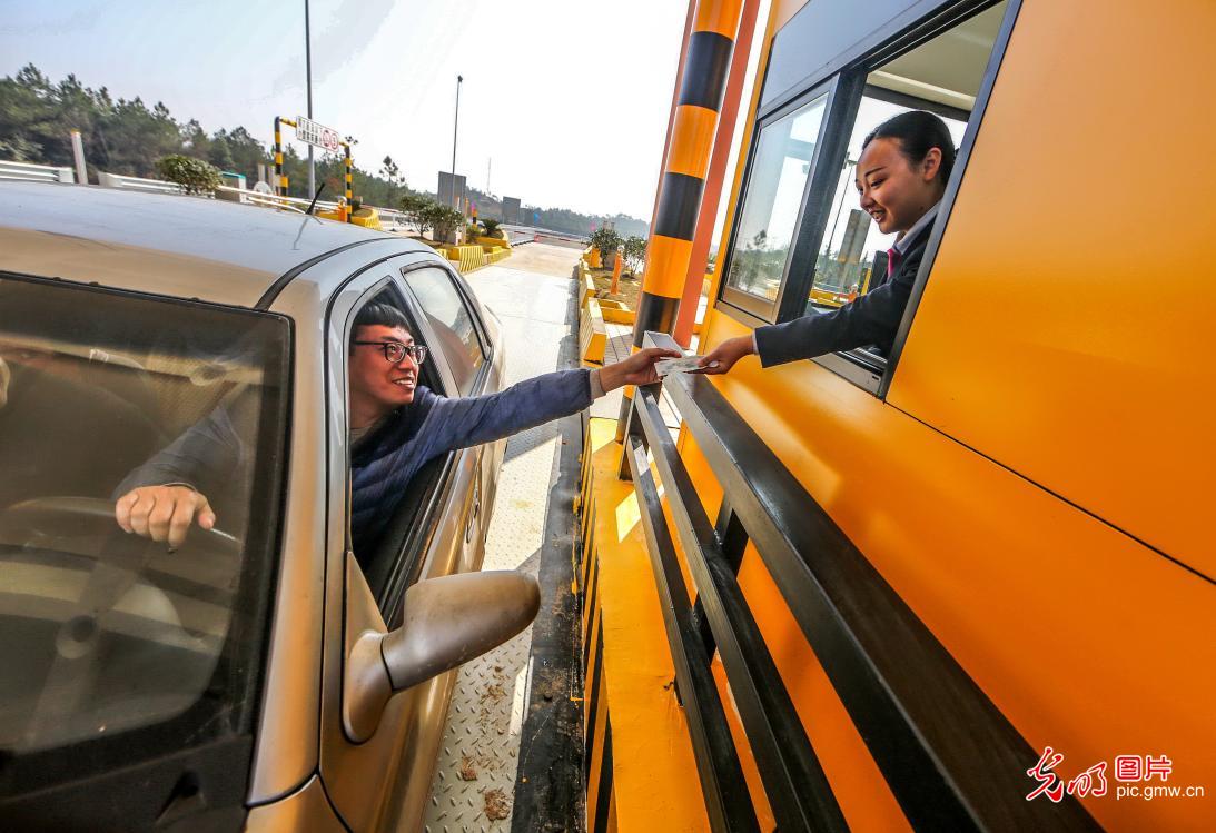 江西首条绿色示范公路全线通车