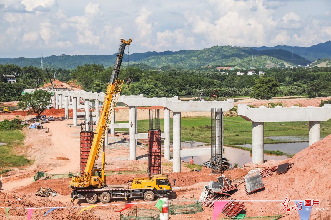 江西首条绿色示范公路全线通车