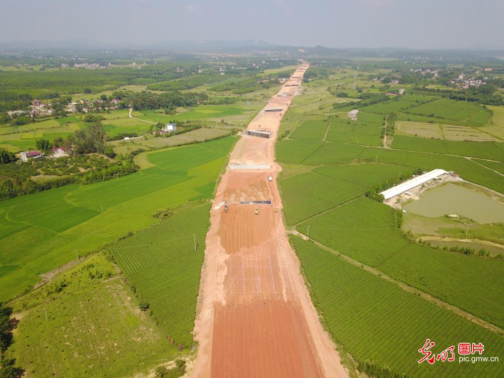 江西首条绿色示范公路全线通车