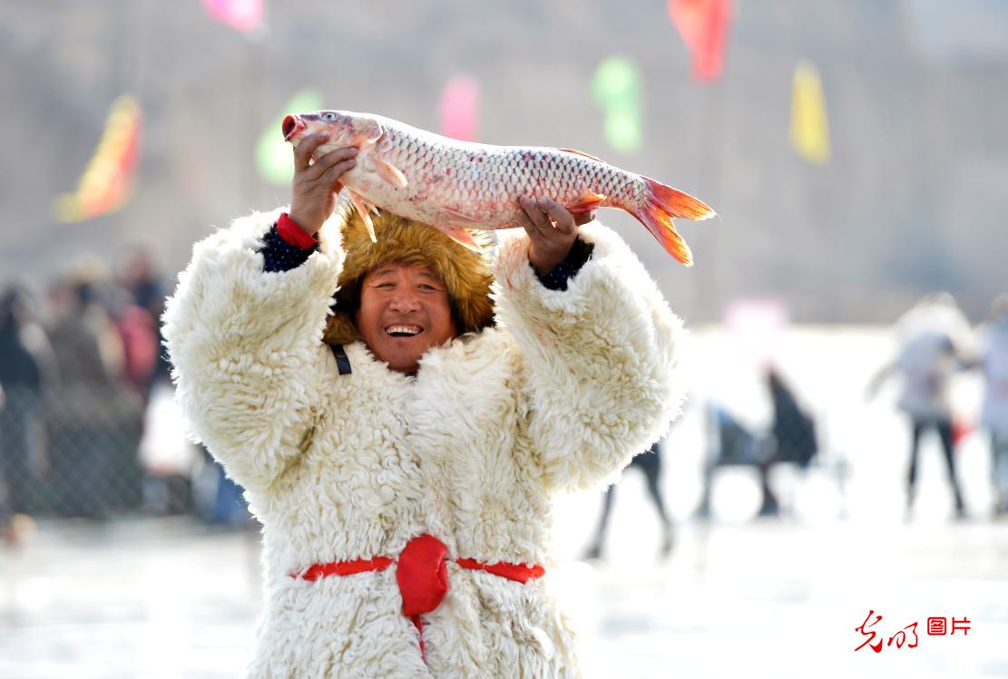 查干湖冬捕彰显传统渔猎魅力