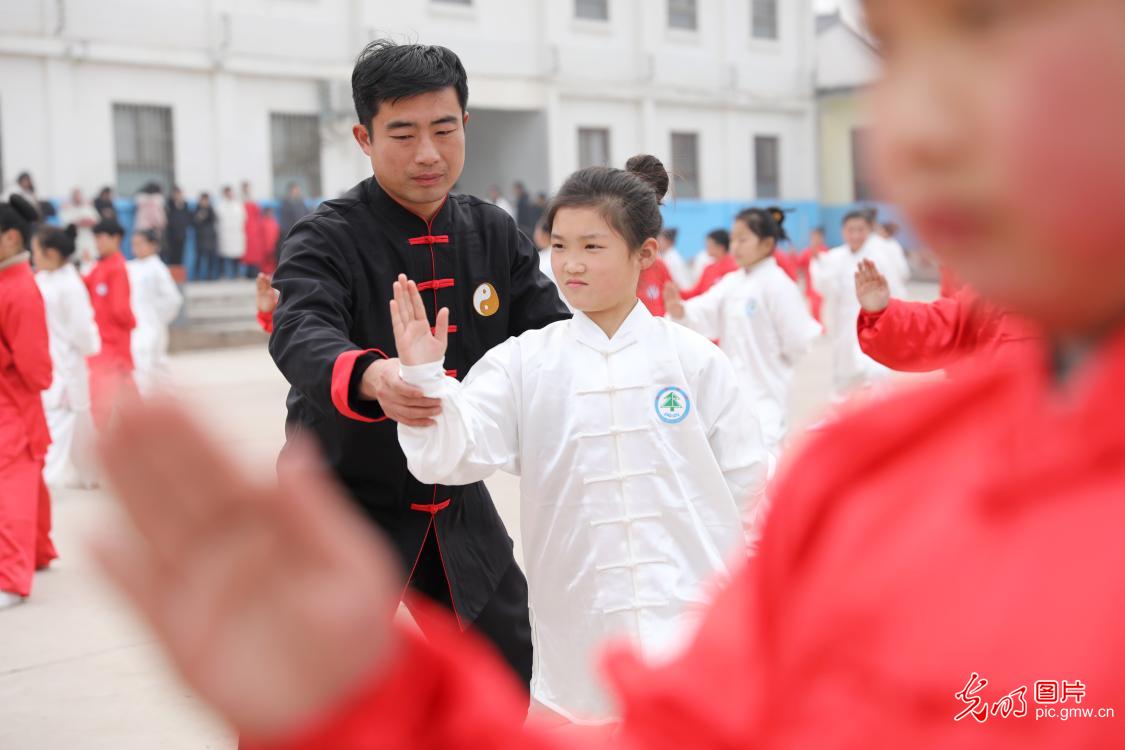 传承国粹 “武”动校园