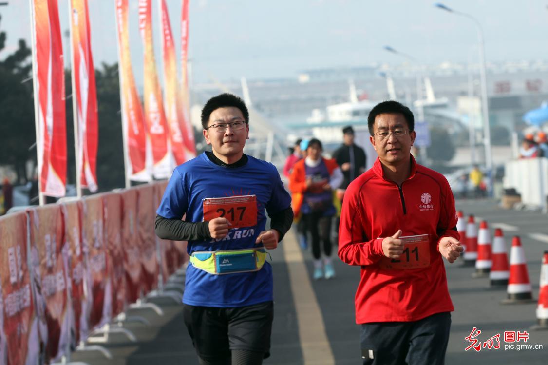 12小时马拉松赛在连云港开赛