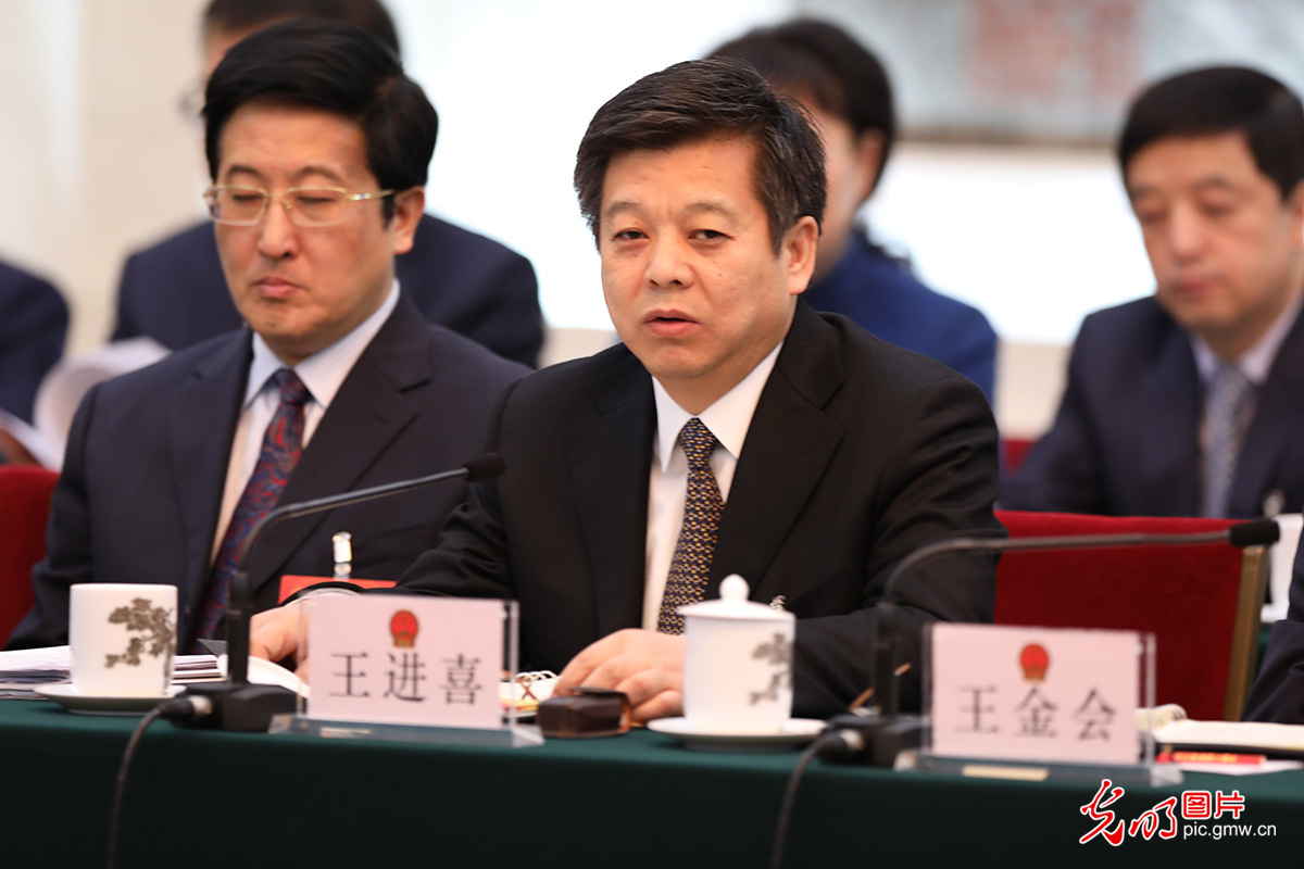 黑龙江代表团：要把资源优势转化产业发展新动能