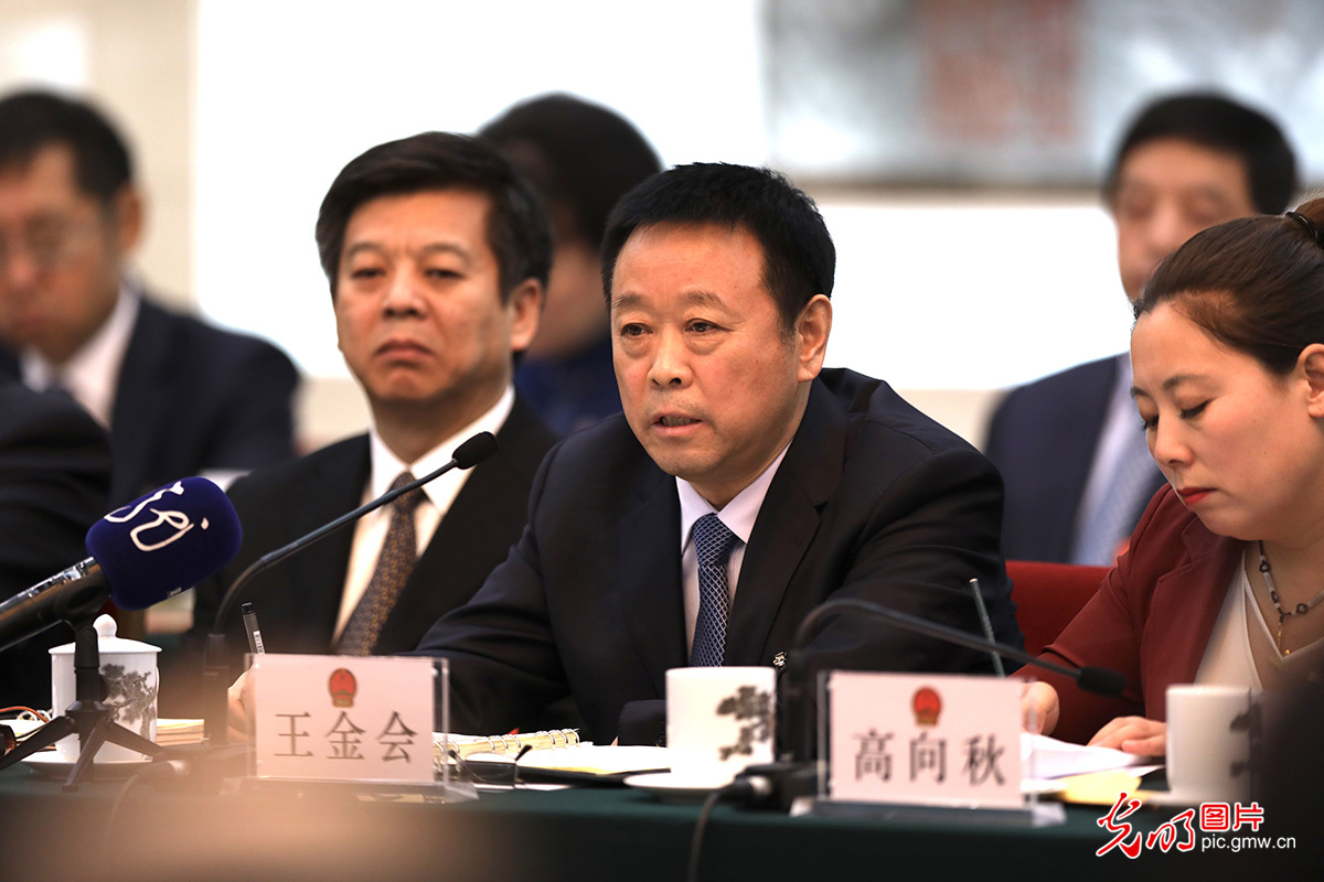 黑龙江代表团：要把资源优势转化产业发展新动能