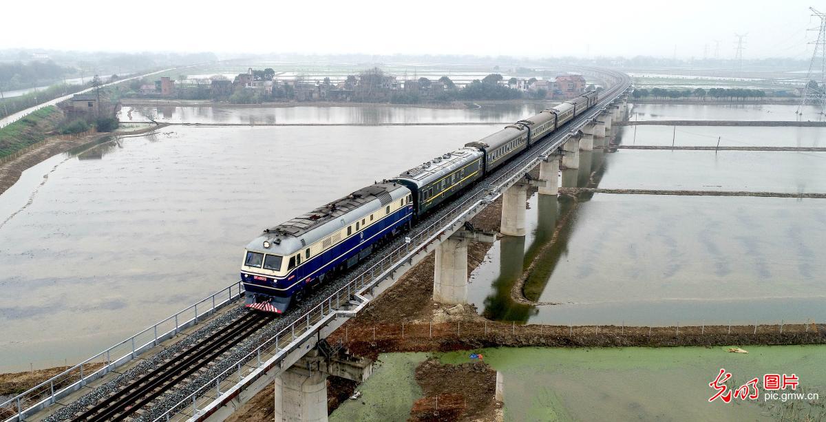 安徽自主控股建设铁路投入客运