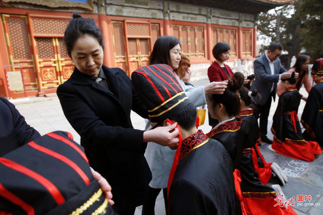 北京市第五中学高三成人仪式在孔庙举行