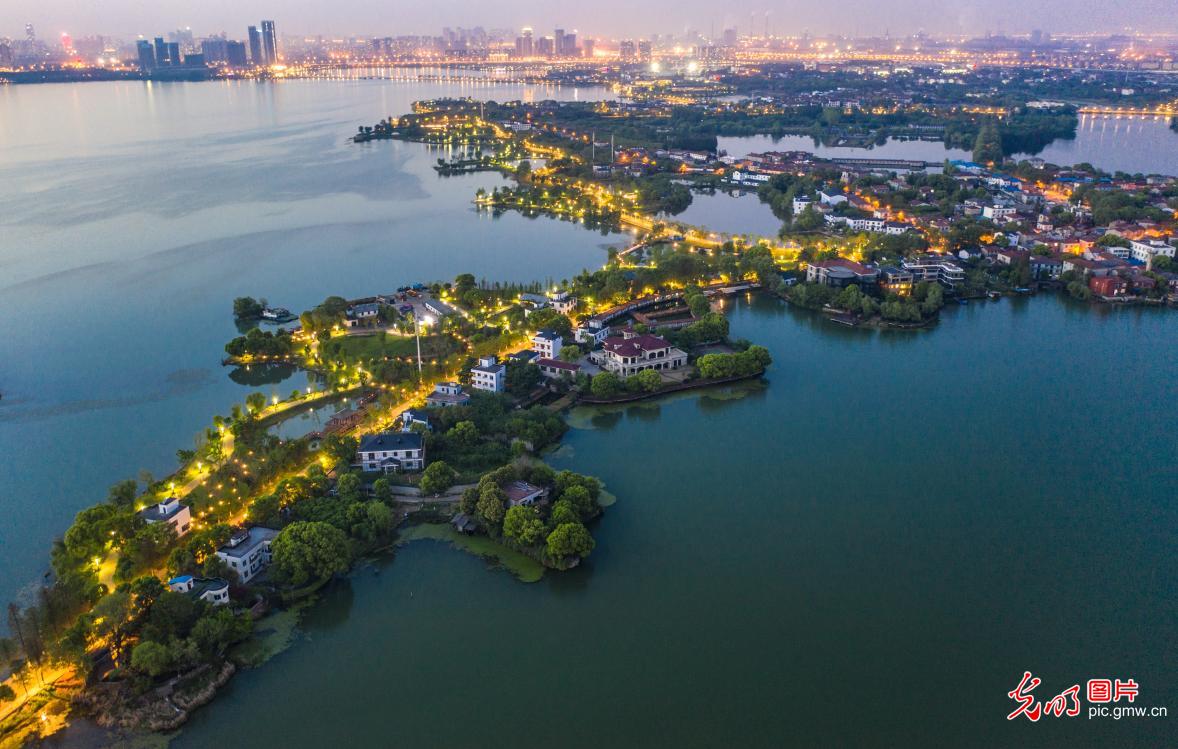 航拍东湖迷离夜色美轮美奂