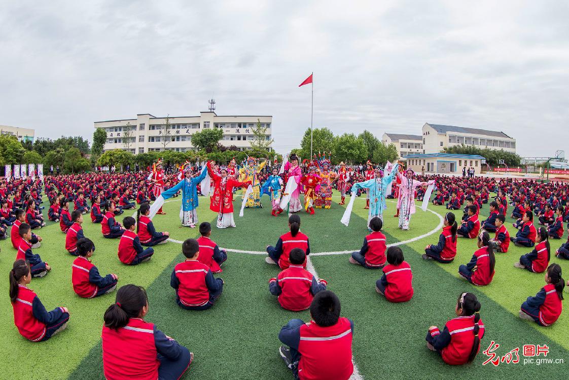 江苏泗洪：非遗进校园 传承泗州戏