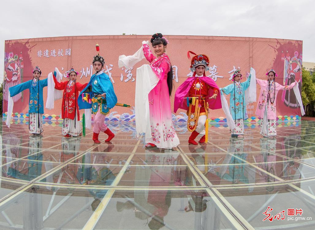江苏泗洪：非遗进校园 传承泗州戏