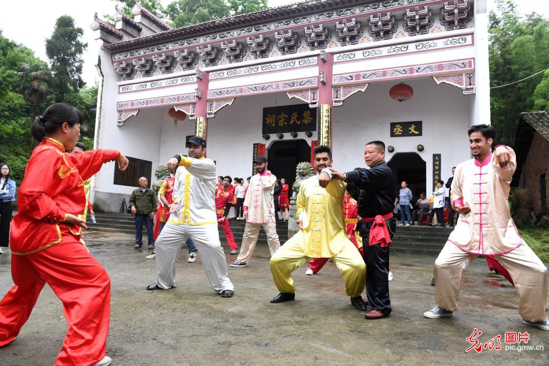江西宜春：留学生体验中国传统文化
