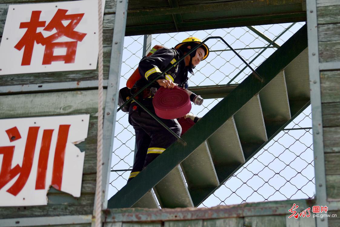 河北安次：大学生消防竞技学安全