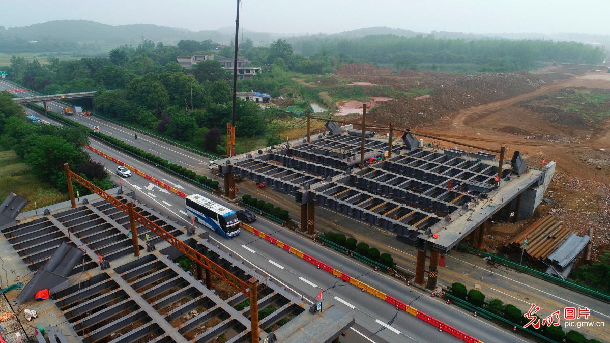 安徽庐江: S316上跨京台高速大桥开建