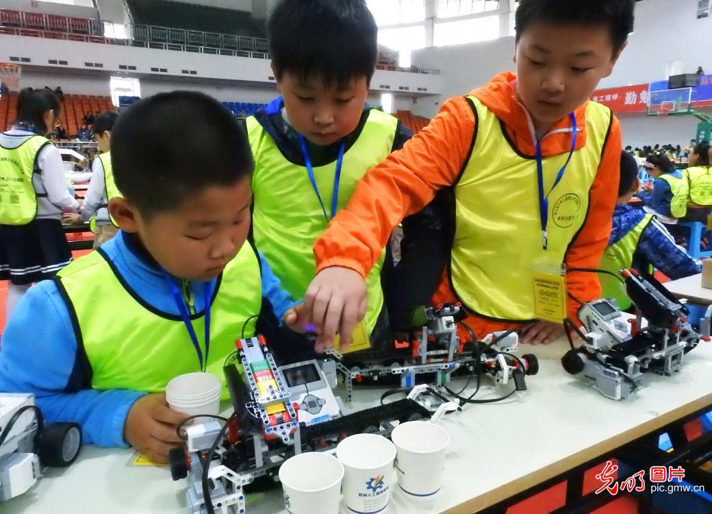 江苏连云港举办青少年机器人竞赛