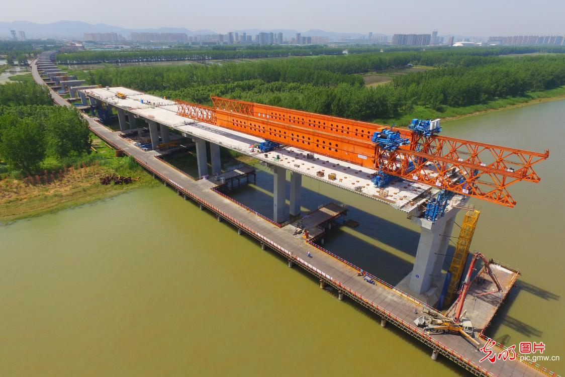 南京长江五桥进入桥面施工阶段
